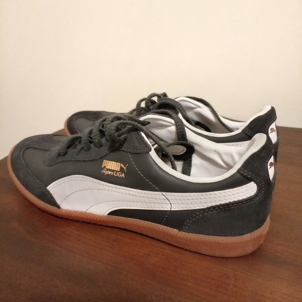 Puma Men's Gray and White Sneakers